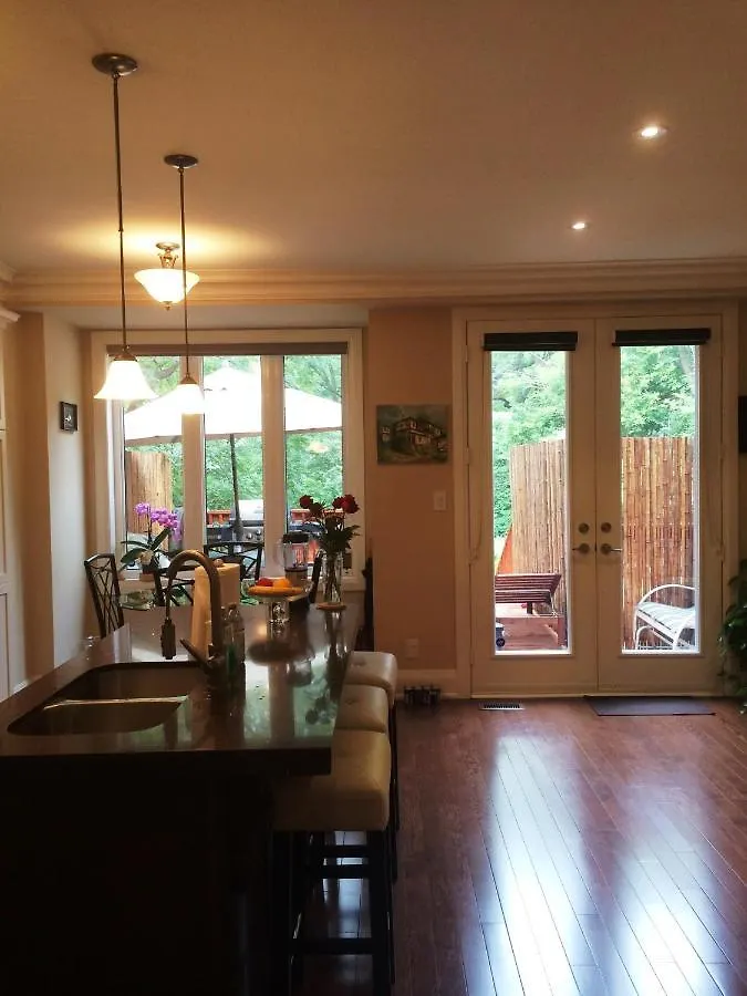 Luxury Home - Upper Toronto Beaches Guest house