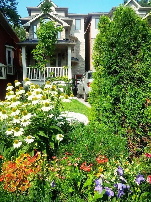 Guest house Luxury Home - Upper Toronto Beaches