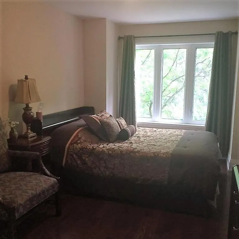 Guest house Luxury Home - Upper Toronto Beaches