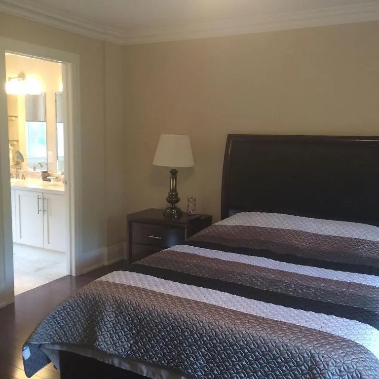 Guest house Luxury Home - Upper Toronto Beaches