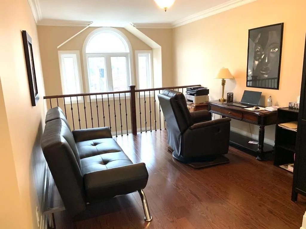Luxury Home - Upper Toronto Beaches 0*,