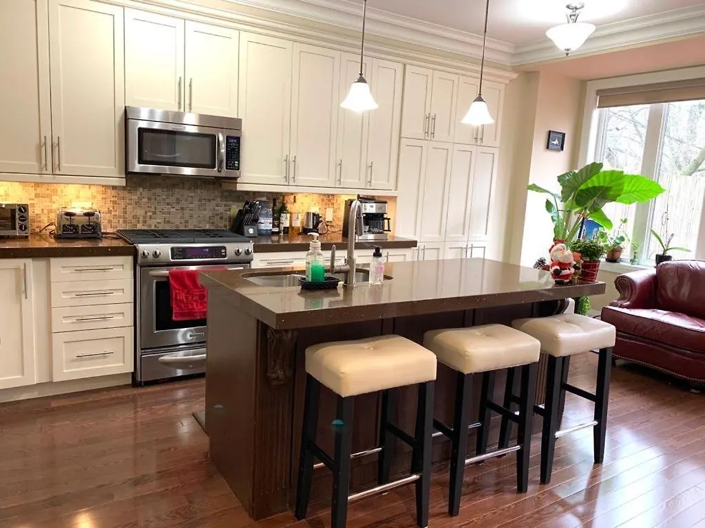 Luxury Home - Upper Toronto Beaches Guest house