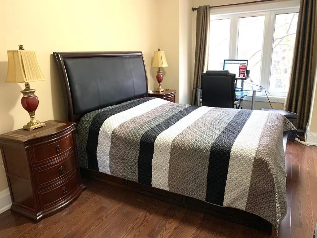 Guest house Luxury Home - Upper Toronto Beaches
