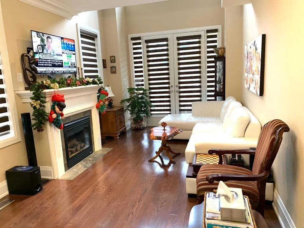 Luxury Home - Upper Toronto Beaches Guest house